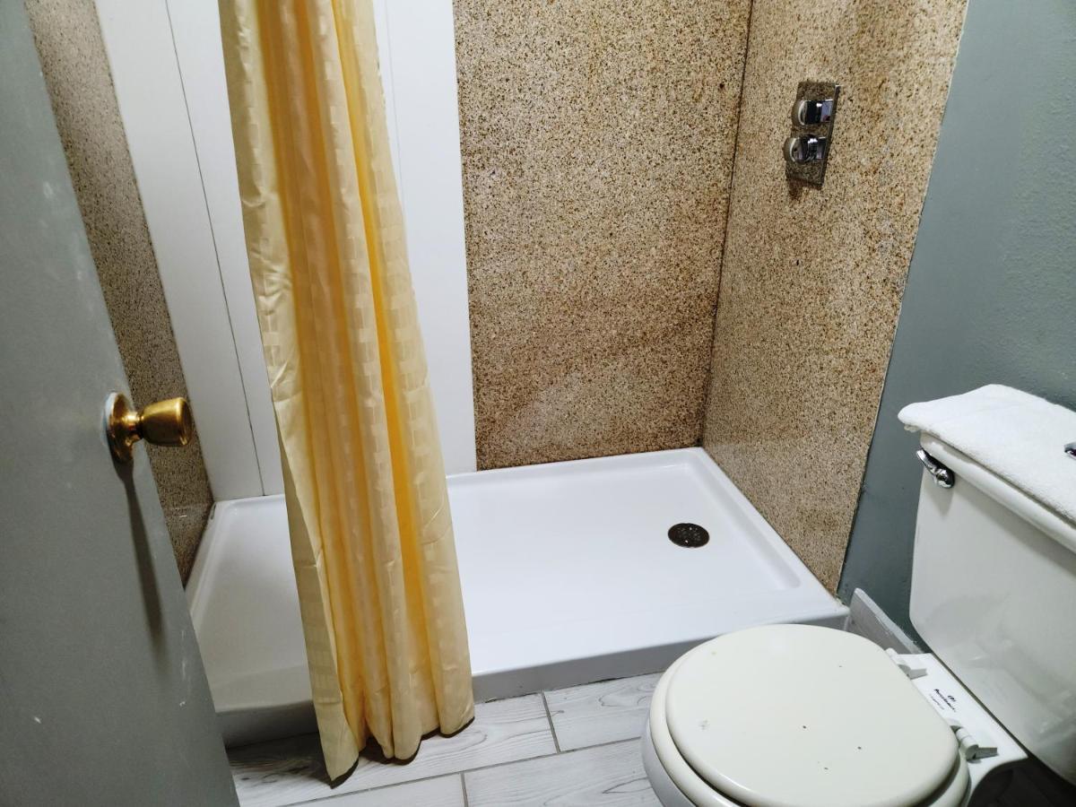 Motel Executive By Oyo Queenville